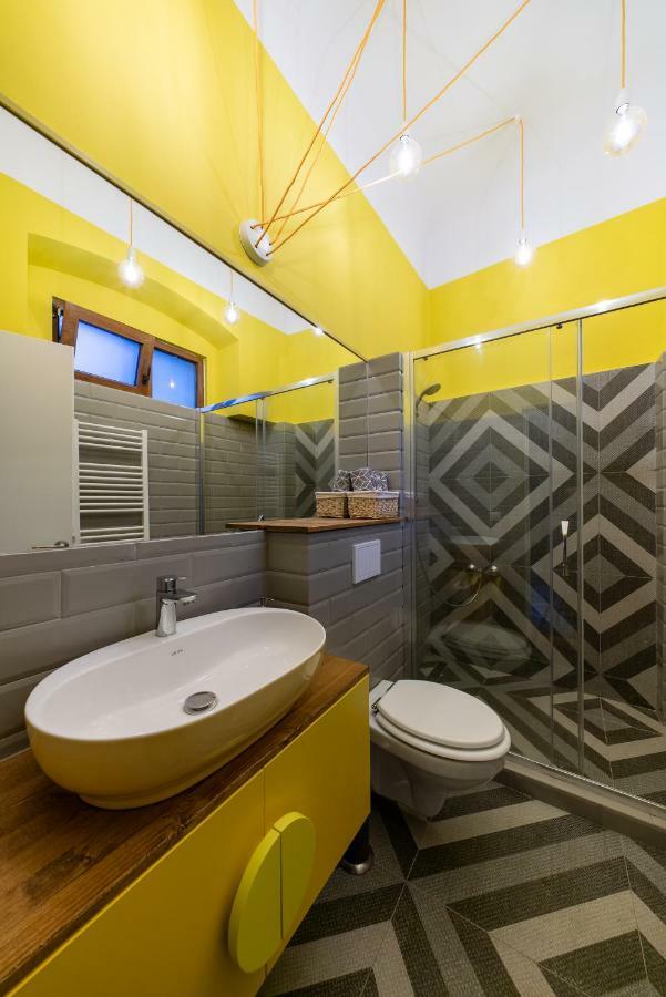 The Yellow Umbrella Studio Cluj-Napoca Exteriör bild